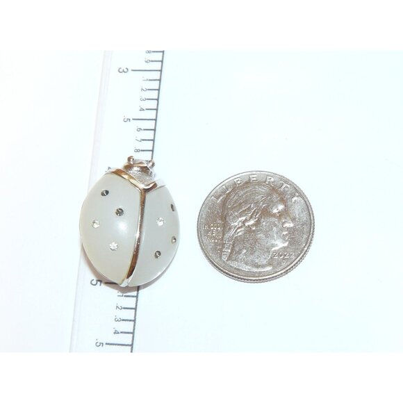 Vintage Avon Lucite Ladybug Brooch - Picture 3 of 7